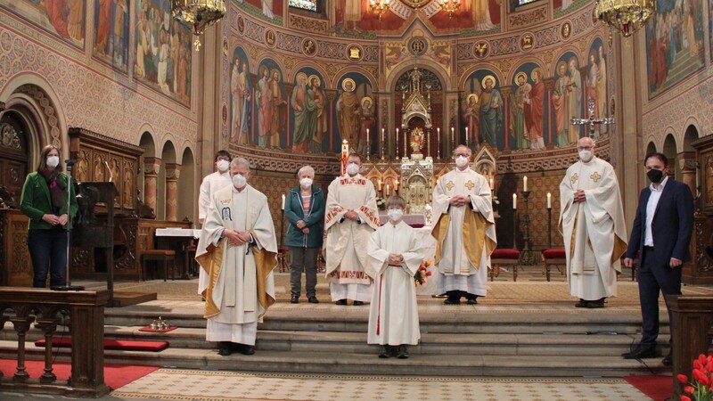 Pater Peter Renju erhielt viele Gratulationen zu seinem Dienstjubiläum.