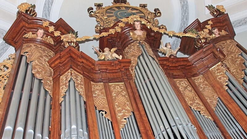 Der prunkvolle Orgelprospekt.