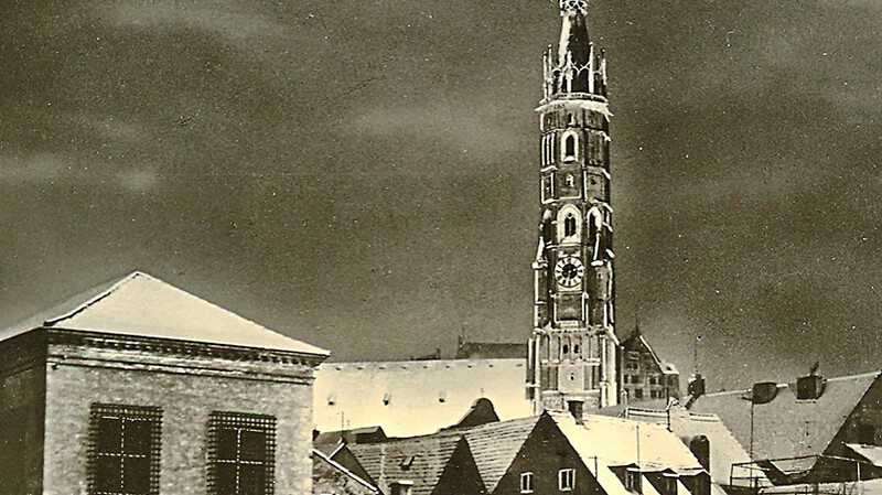 Die stimmungsvolle winterliche Ansicht der Stadt täuscht: Der Advent 1921 ist von Sorgen Mangel geprägt.
