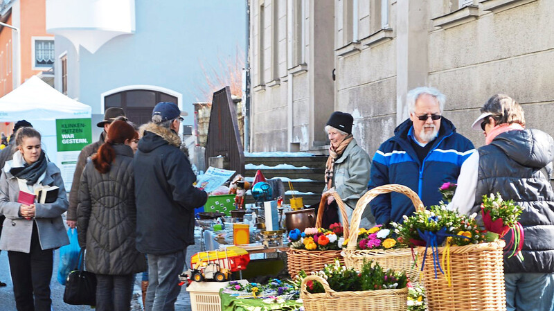 Der Auer Fastenmarkt ist als einer der ersten Märkte in der Hallertau Publikumsmagnet im Frühjahr. Die Kombination aus Floh- und Fierantenmarkt hat sich gerade bei schönem Wetter seit Jahren bewährt. Hier Bilder aus dem Jahr 2018.