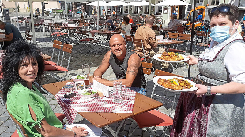 Zwei Münchner Schnitzel für den Urlaub in Straubing, statt im Zillertal.