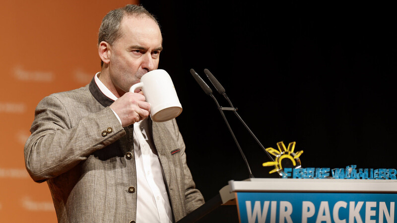 Beim Politischen Aschermittwoch der Freien Wähler in den Deggendorfer Stadthallen nimmt Hubert Aiwanger wie gewohnt kein Blatt vor den Mund. Vor allem die Ampel-Regierung muss leiden.
