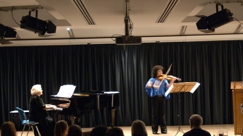 Hildegard Schwammberger und Anna Fuhrländer bei ihrem virtuosen Spiel.