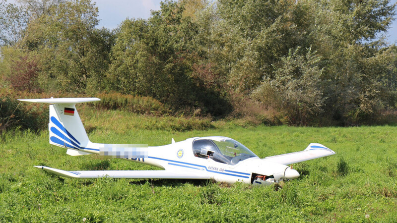 Ein Vereinsflugzeug des Luftsportvereins Deggendorf-Plattling hatte bei der Landung am Flugplatz Deggendorf einen Unfall.