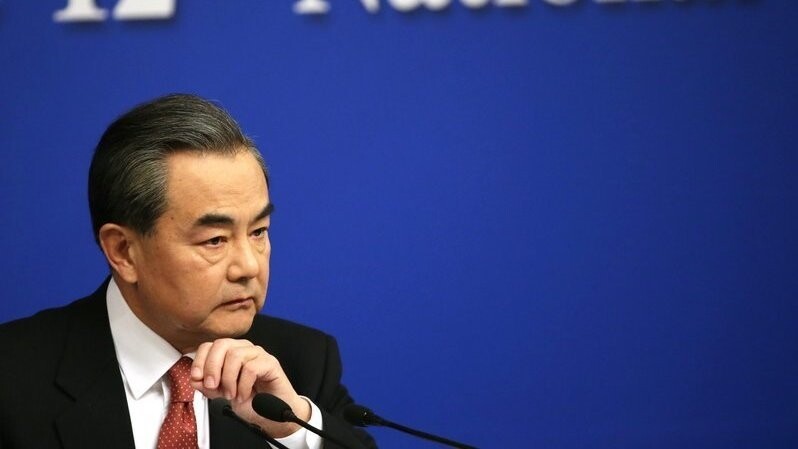 Der chinesische Außenminister Wang Yi auf einer Pressekonferenz des vierten nationalen Volkskongresses am 8. März 2016 in Beijing, China.