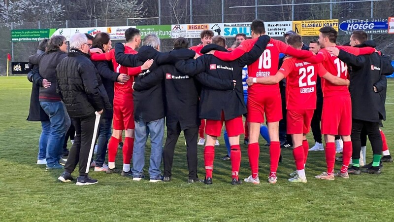 Eine Einheit auf dem Weg in die Regionalliga Bayern. Die SpVgg Hankofen-Hailing hat am Dienstagabend einen enorm wichtigen Sieg in Landsberg eingefahren.