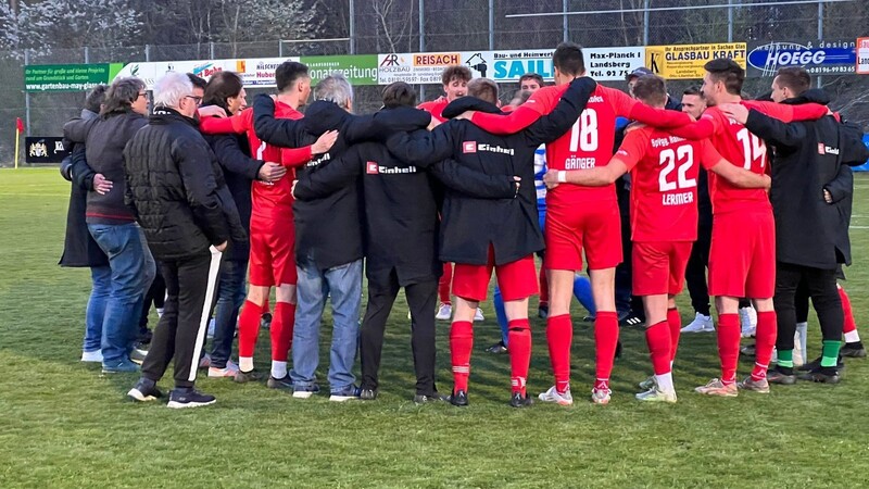 Eine Einheit auf dem Weg in die Regionalliga Bayern. Die SpVgg Hankofen-Hailing hat am Dienstagabend einen enorm wichtigen Sieg in Landsberg eingefahren.