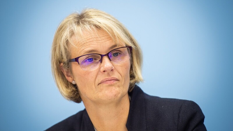 Bundesforschungsministerin Anja Karliczek steht wegen der Entscheidung für Münster als Standort der neuen Batteriezellenfabrik weiter in der Kritik.