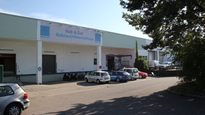2001 entstand das Gebrauchtwarenhaus "Hab&Gut" innerhalb der Diakonie Landshut aus dem ehemaligen Recyclingzentrum am Brauneckweg.