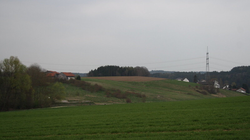 Der Hang bei Roßberg soll bebaut werden - mit einer großen Lücke.