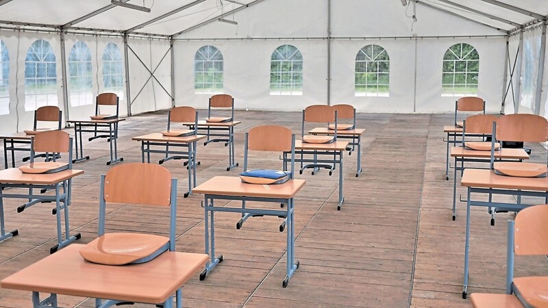 Am Montag fand in dem Zelt in Rettenbach erstmals Präsenzunterricht statt. Auch weitere Schulen haben Interesse an der Zelt-Lösung angemeldet.