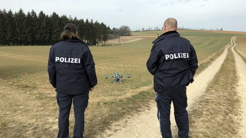 Die Beamten suchten mit einer Drohne die Felder ab.