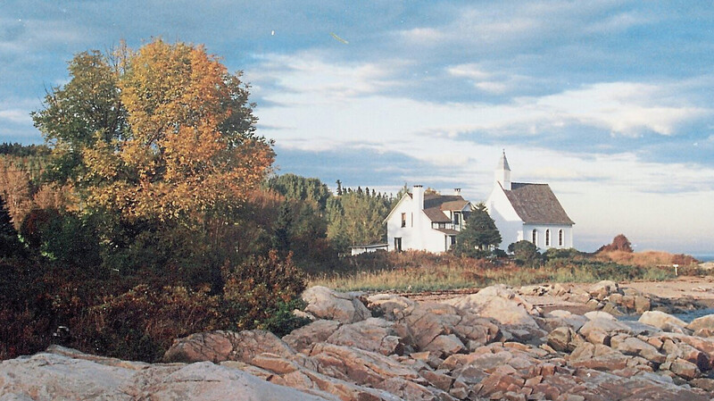 Einsame Weite am St. Lorenz Strom: Dorfkirche an der Straße nach Tadoussac, der Futterkrippe für Wale.