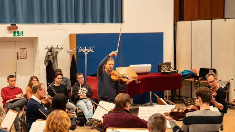 Christian Tetzlaff bei einer Probe mit dem Münchener Kammerorchester.