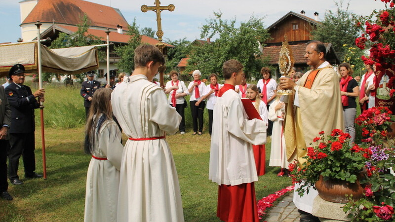 Mit einer Prozession feierte Galgweis Fronleichnam.