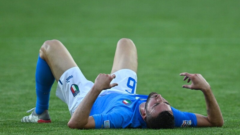 "Schlecht", "gedemütigt", "überrollt": Die italienische Presse geht mit den Nationalspielern um Davide Calabria hart ins Gericht.