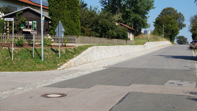 Der Gehweg zum Baugebiet Kapellenweg soll nicht auf den Grundstückspreis umgelegt werden.