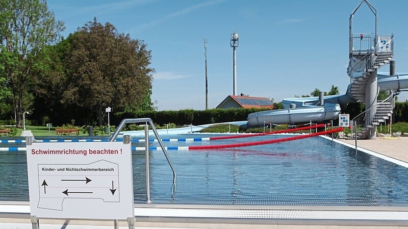 Wegen des Hygienekonzeptes war im Rottenburger Freibad die Schwimmrichtung vorgegeben.