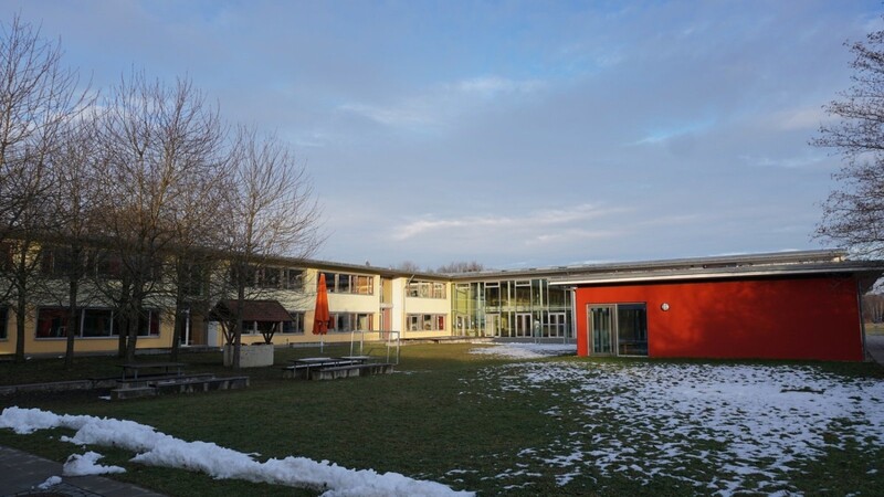 Blick über das großzügige Areal der Herzog-Georg-Schule.