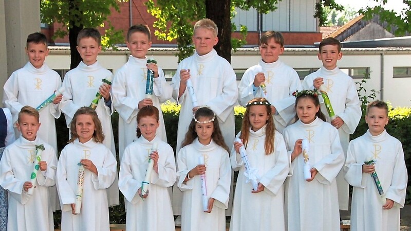 Diese Erstkommunikanten haben am Sonntag in Sankt Johannes die Heilige Erstkommunion empfangen.