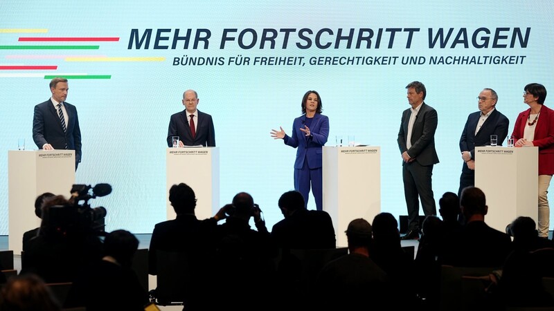 Sie möchten "mehr Fortschritt wagen" (v. l.): FDP-Chef Christian Lindner, SPD-Kanzlerkandidat Olaf Scholz, die Grünen-Chefs Annalena Baerbock und Robert Habeck sowie die SPD-Chefs Norbert Walter-Borjans und Saskia Esken.