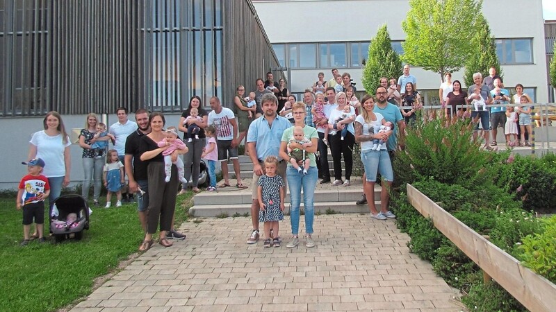 18 Familien hat Bürgermeister Michael Schwarzfischer beim Neugeborenenempfang begrüßt.