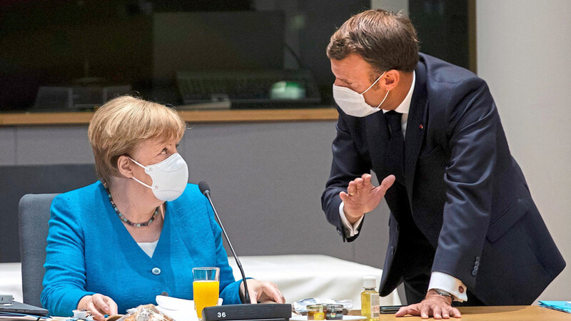 Kanzlerin Angela Merkel und der französische Präsident Emmanuel Macron wollen nach den Bränden im griechischen Flüchtlingslager Moria in einer gemeinsamen Aktion mit anderen EU-Ländern 400 unbegleitete Minderjährige übernehmen. (Archivbild)