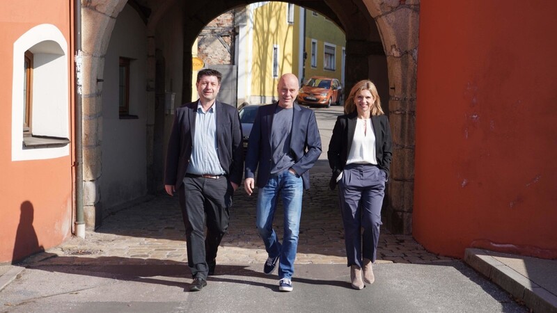 Das Dreierteam an der Spitze: Schulleiter Rudi Zell (mitte), Stellvertreterin Sandra Wagner und Dr. Tobias Hanauer, Mitglied der Schulleitung.