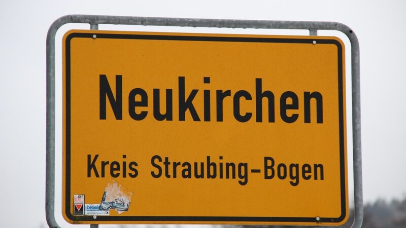 Der Gemeinderat von Neukirchen hat sich für den Bau eines Hackschnitzelheizwerks am Bahnhof entschieden.