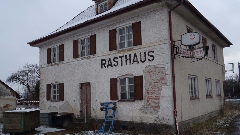 Markantes Gebäude: das Rasthaus Büchl wird abgerissen.