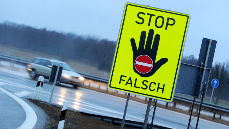 Auf der A6 bei Amberg hat sich am Freitagnachmittag ein Unfall mit einem Geisterfahrer ereignet. (Symbolbild)