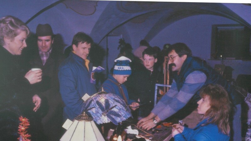 Im Rahmen der Veranstaltung stellten 1986 Künstler im Gewölbe des Kastenhofs aus.