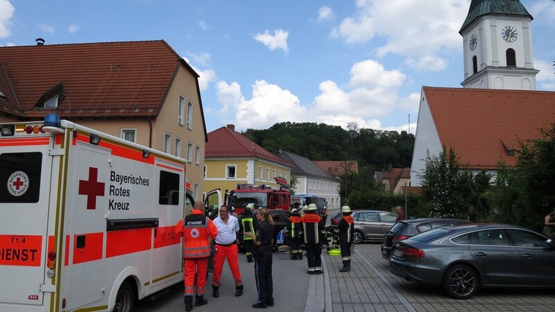 Bei einem Unfall in Wörth an der Donau hat eine Frau am Montag schwere Verletzungen erlitten.