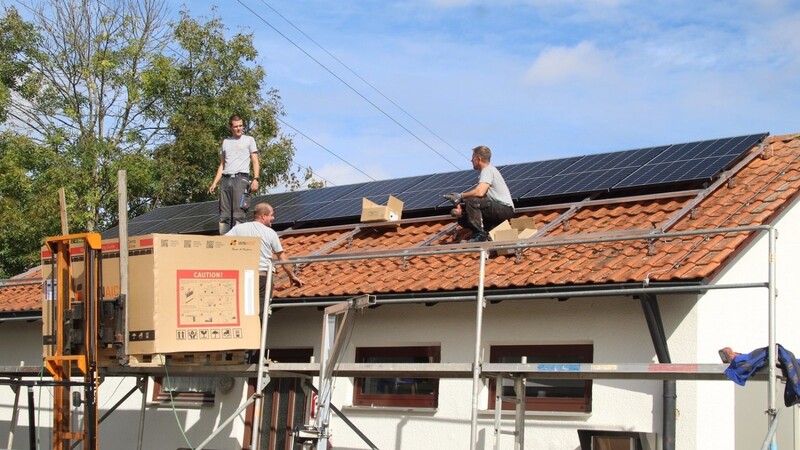 Die Gemeinde setzt auf erneuerbare Energien: Im Oktober 2022 wurde auf der Kläranlage eine Photovoltaikanlage mit einer Spitzenleistung von 33,4 Kilowatt installiert.