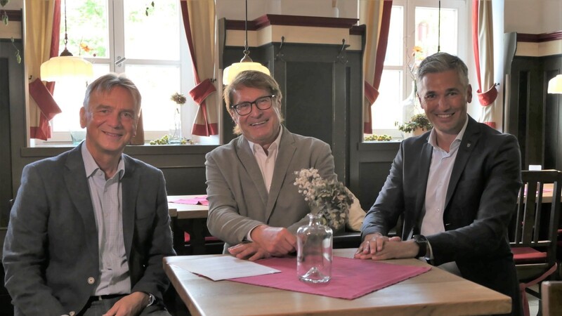Stellten das Programm des Gesundheitstages vor: Apotheker Anton Fink (M.) sowie Andreas Höhn (r.) von der Stadtverwaltung und Horst Kunhardt von der Hochschule.
