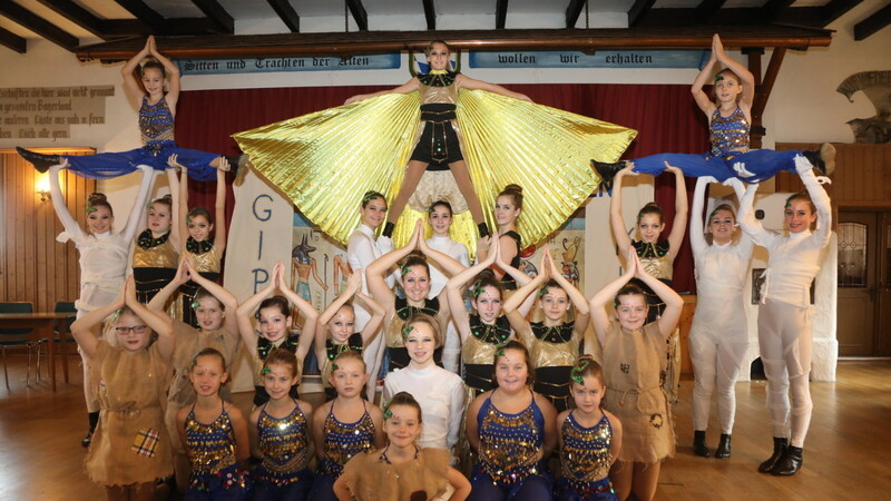 Die Jugend- und Showtanzgruppe Gipsy Kids des SV Neufraunhofen zeigte bei der Premiere ihr neues Showtanzprogramm unter dem Motto "Im Land der Pharaonen".