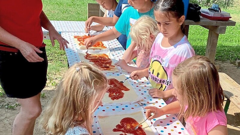 Auch Pizzabacken stand bereits auf dem Programm - Informationen zu den Veranstaltungen gibt es beim Kinderschutzbund.