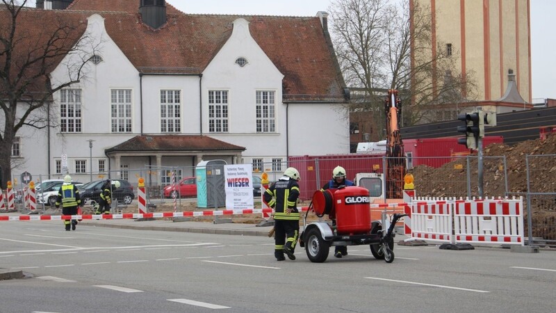 Bei Bauarbeiten im Bereich der Inneren Passauer Straße in Straubing wurde am Dienstag eine Gasleitung beschädigt.