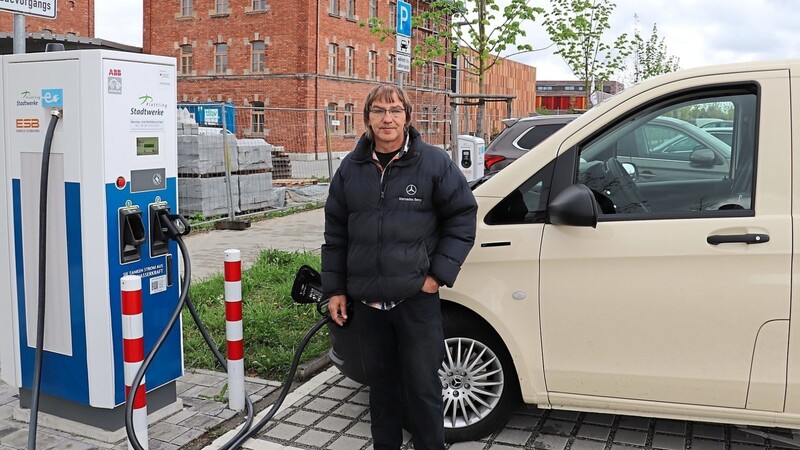 Taxifahrer Erich Plager hat sich wegen der Schnellladesäulen der Plattlinger Stadtwerke an die Redaktion gewandt.