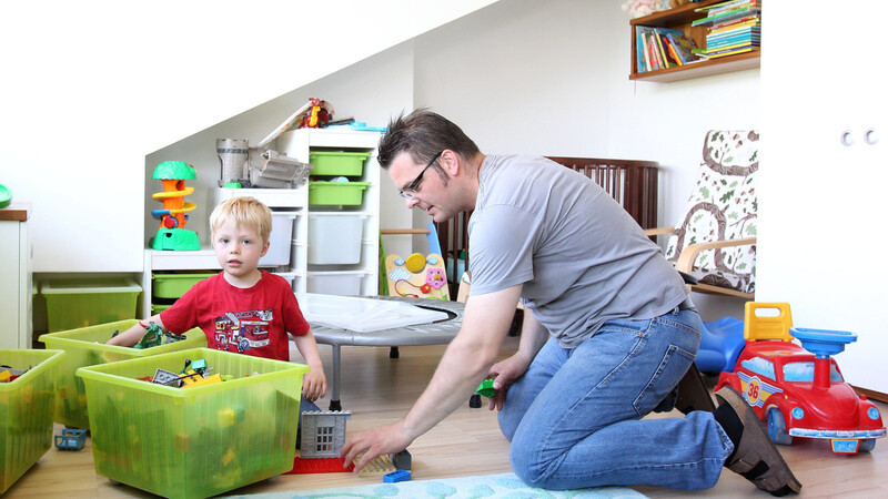 Mit Bauklötzen spielen Andreas Sauter und Sebastian am liebsten. (Foto: cv)