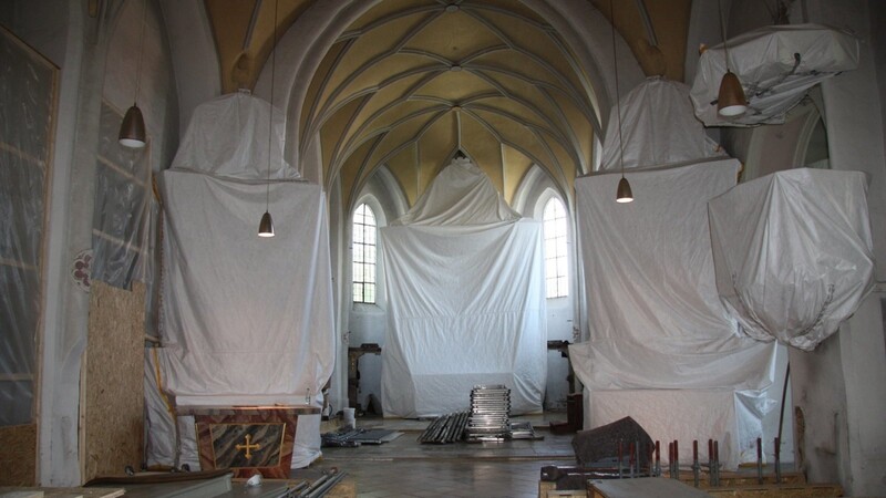 Die Pfarrkirche Mariä Himmelfahrt wird renoviert.