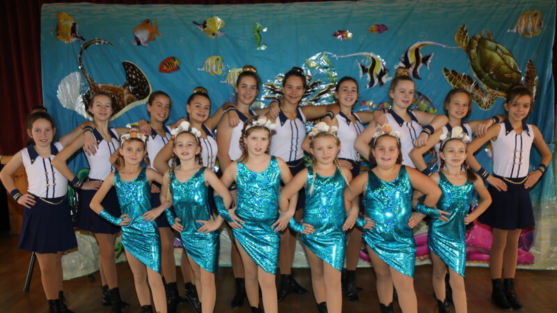 Die Kinder- und Jugendshowtanzgruppe Gipsy Kids des SV Neufraunhofen zeigte ihr neues Tanzprogramm "Hohe Wellen - tiefe See".