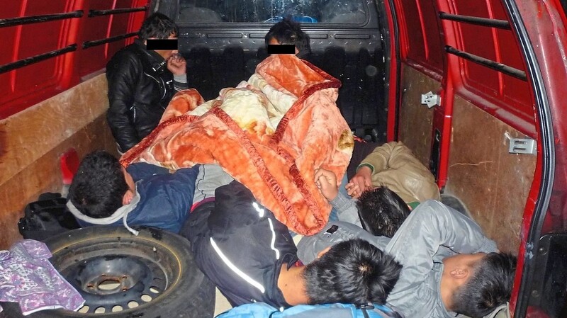 Elf Personen waren laut Anklage mit einem Kleintransporter von Rumänien nach Deutschland gebracht und in Passau am Straßenrand abgesetzt worden.