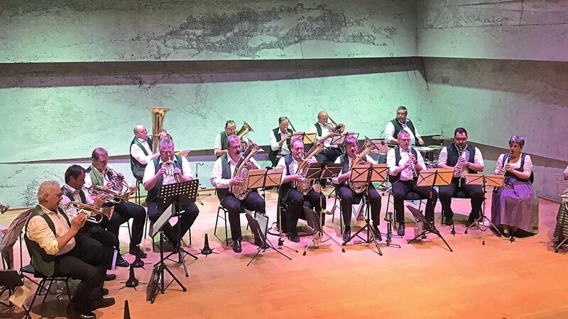 Am Ostermontag begeisterte die Blaskapelle Weißenregen nach zwei Jahren Coronapause wieder im Konzerthaus die Zuhörer mit zünftiger Blasmusik.