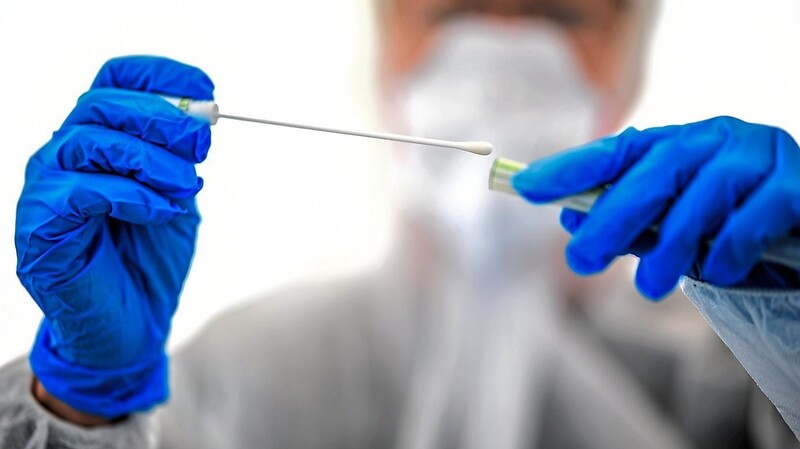 Das Gesundheitsamt in Dingolfing bietet nun die Durchführung von Corona-Tests für bevorstehende Operationen an.