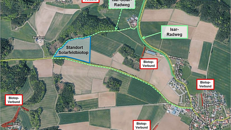 Auf dieser Fläche möchte die BürgerEnergie Niederbayern eine Freiflächen-Photovoltaikanlage errichten und den angrenzenden Radweg mit einer E-Ladestation für Fahrräder bereichern.