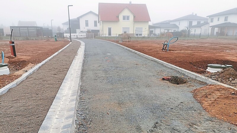 Asphaltierung und Pflasterung im Geislinger Baugebiet "Am Kirchweg II" sind vorbereitet, die Bauplätze gehen in die Vergabe.