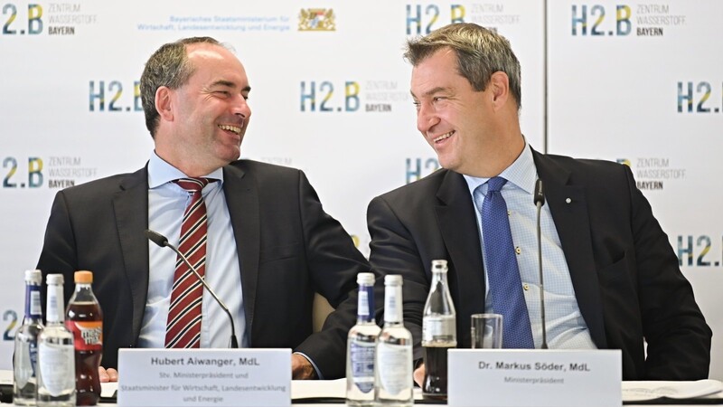 Markus Söder (r.) und Hubert Aiwanger denken schon über das Jahr 2023 hinaus.