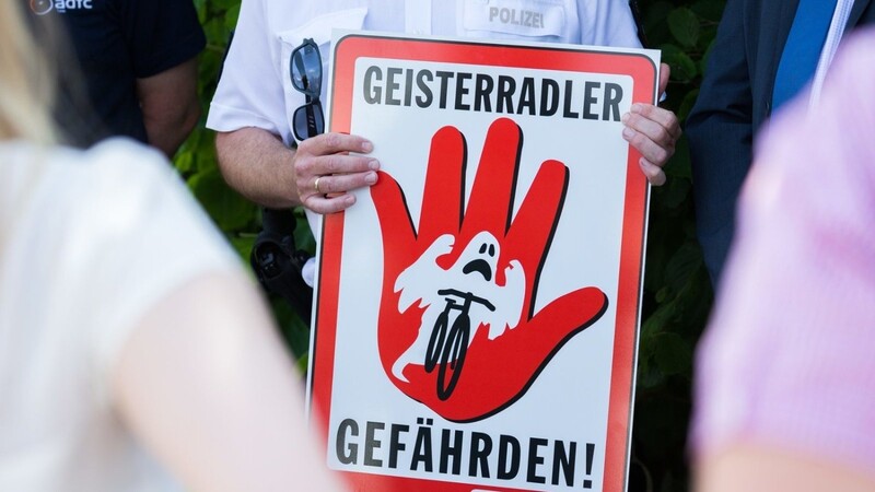 "Geisterradler" auf der falschen Straßenseite sind in Regensburg schon seit Jahren ein Problem. (Symbolbild)