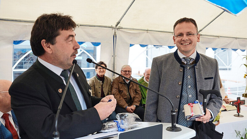Zwei, die sich mögen: Bürgermeister Alfons Neumeier (links) und Bürgermeister Armin Ebhart aus Kürnbach.